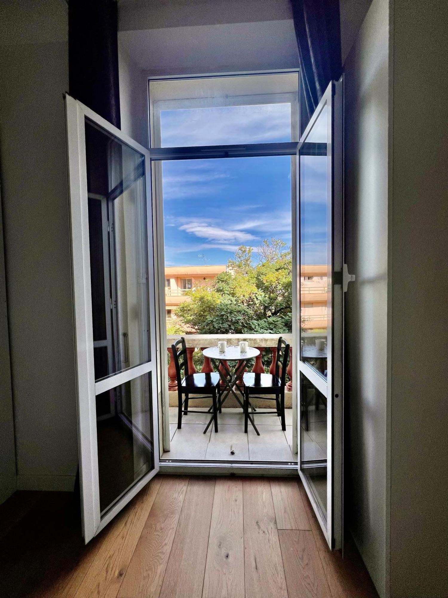 Provence 2 Pieces Avec Balcon Appartement Antibes